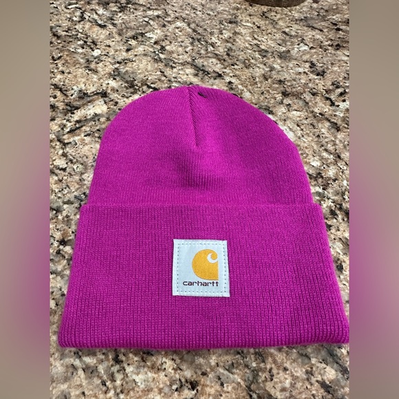 Carhartt Accessories - Carhartt beanie new with tags